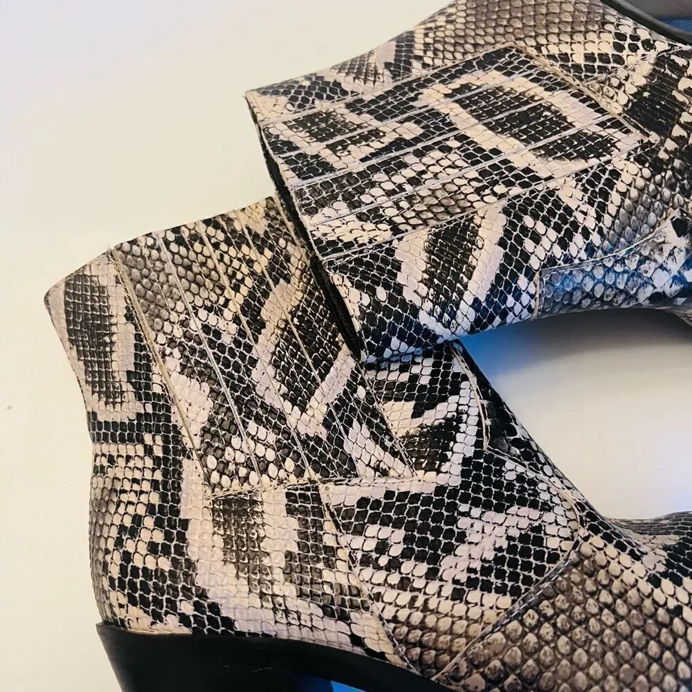 Blondo
Que Leather Waterproof Boots/Booties - Picture 4 of 5